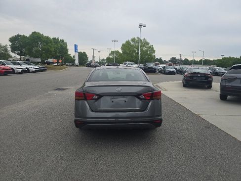 Used 2023 Nissan Altima 2.5 SV FWD image 4