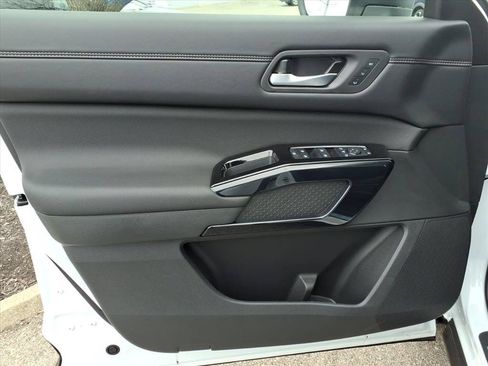 New 2026 Nissan Pathfinder Platinum AWD/4WD image 11