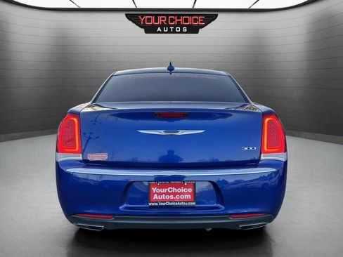 Used 2018 Chrysler 300 Limited image 4