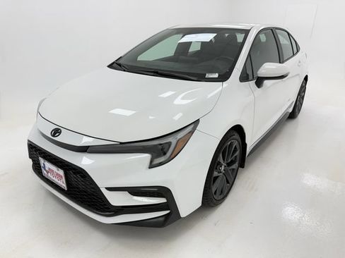 Used 2024 Toyota Corolla SE FWD image 4