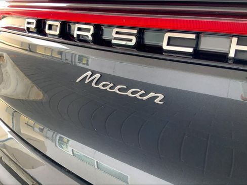Used 2022 Porsche Macan AWD/4WD image 10