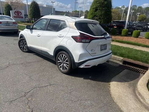 Used 2021 Nissan Kicks SV w/ Exterior Package image 4