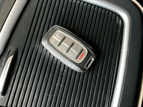 Used 2017 Chrysler Pacifica Touring-L Plus image 33