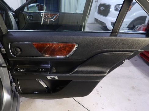 Used 2020 Lincoln Continental Reserve image 32