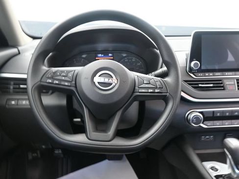 Used 2025 Nissan Altima 2.5 S FWD image 22