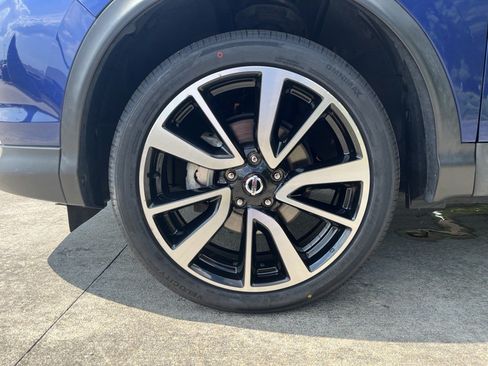 Used 2019 Nissan Rogue Sport SL w/ Premium Package FWD image 3