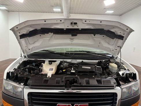 Used 2017 GMC Savana 2500 image 90
