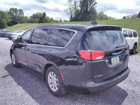 Used 2023 Chrysler Voyager LX FWD image 2
