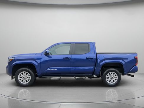 Used 2025 Toyota Tacoma SR5 RWD image 17