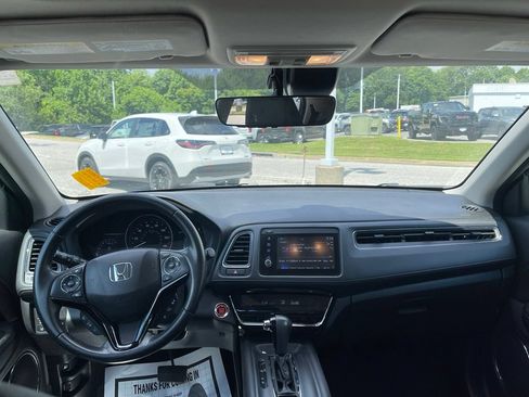 Used 2020 Honda HR-V Touring image 11