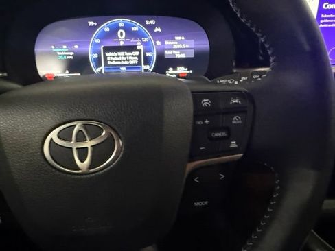 Used 2025 Toyota Crown Signia AWD/4WD image 16