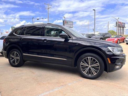 Used 2018 Volkswagen Tiguan SEL AWD/4WD image 6