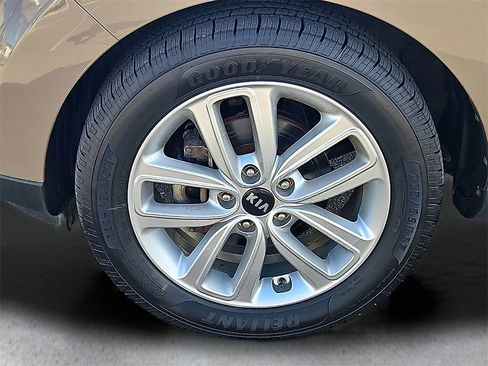 Used 2015 Kia Soul + image 10