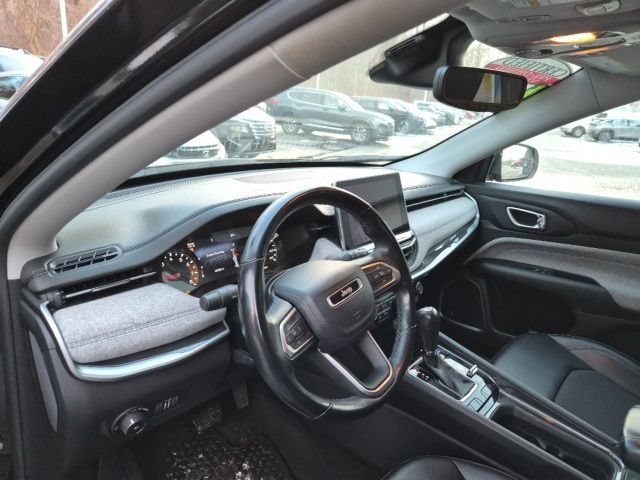 Used 2022 Jeep Compass Latitude w/ Sun and Sound Group AWD/4WD image 15
