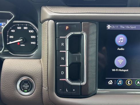 Used 2021 GMC Yukon XL Denali AWD/4WD image 32