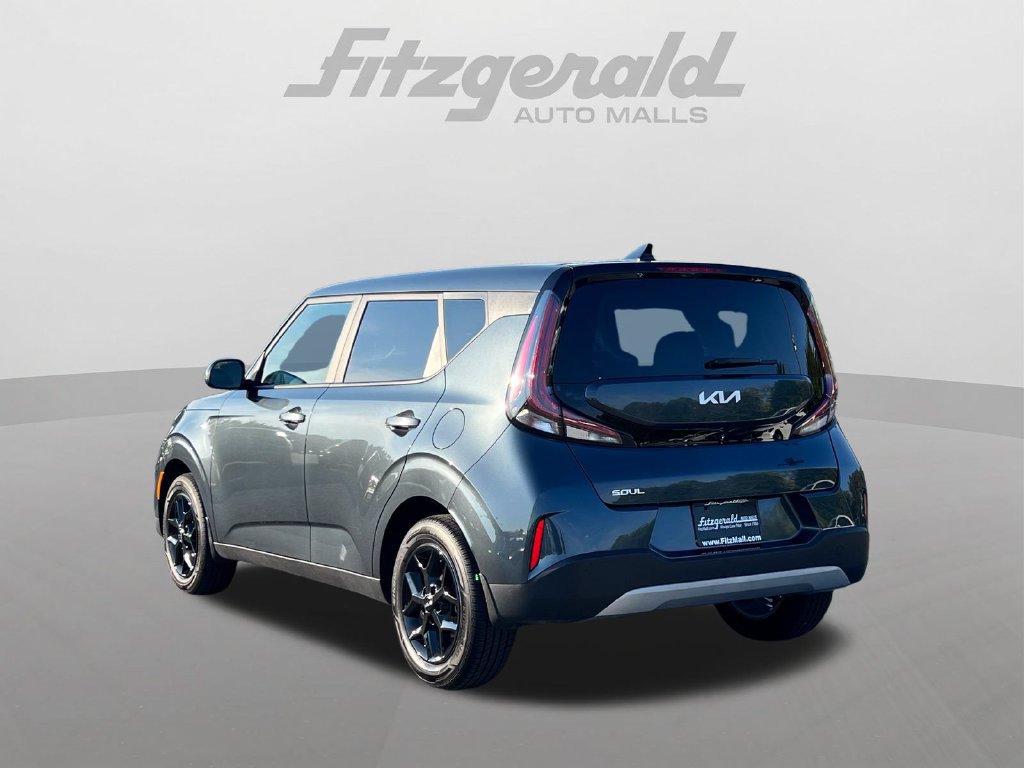 Used 2025 Kia Soul LX w/ LX Technology Package FWD image 9