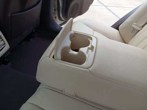 Used 2016 Lexus ES 350 w/ Luxury Package w/Wood Trim FWD image 24