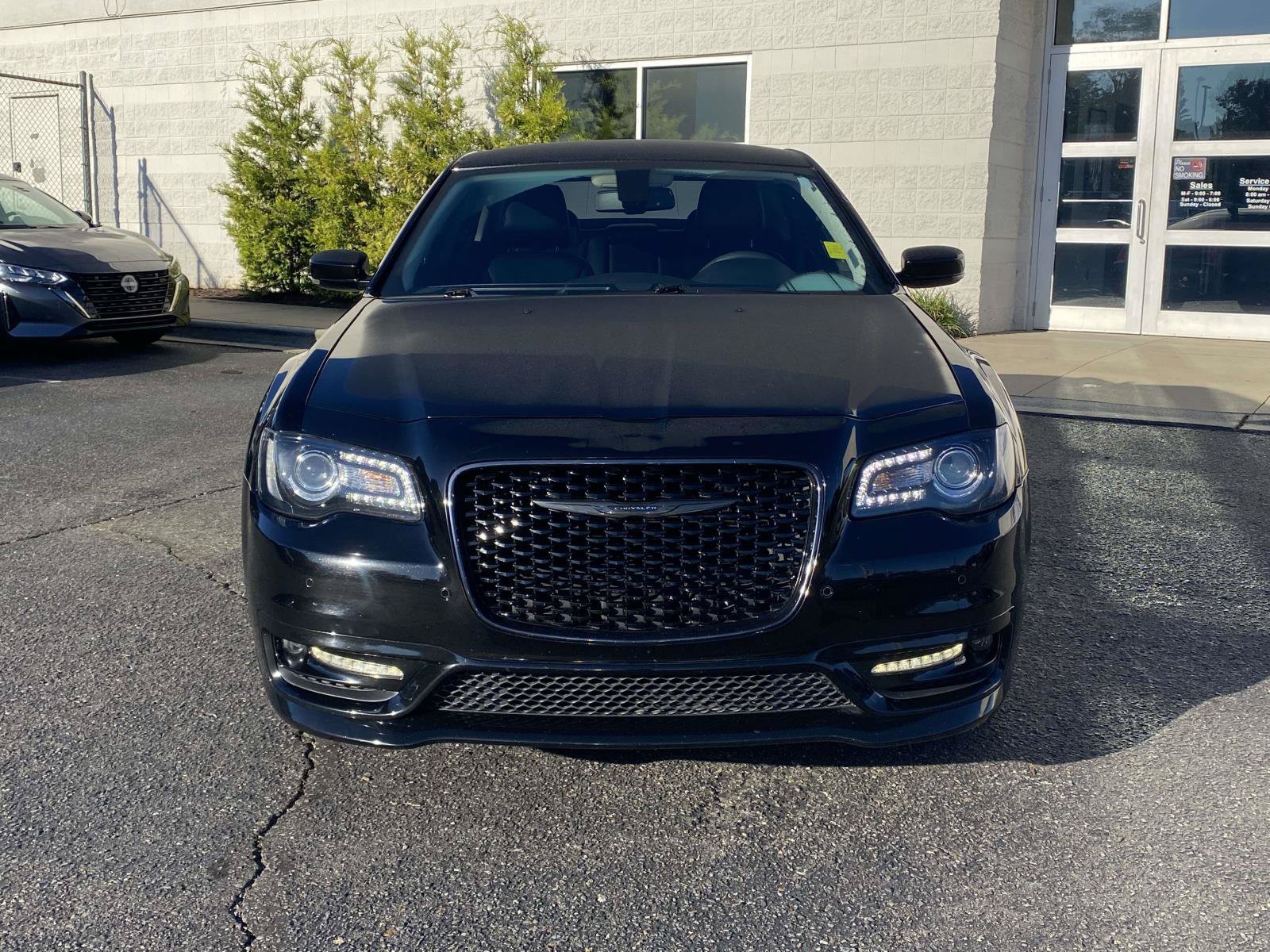 Used 2022 Chrysler 300 Touring L w/ Comfort Group RWD image 2