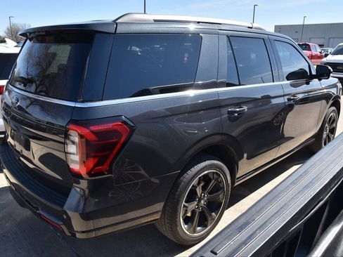 Certified 2023 Ford Expedition Limited image 6