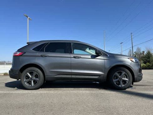 Used 2022 Ford Edge SEL w/ Sport Appearance Package image 3