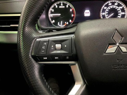 Used 2024 Mitsubishi Outlander SE image 18