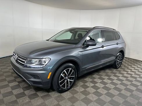 Used 2021 Volkswagen Tiguan SE w/ Panoramic Sunroof Package image 7