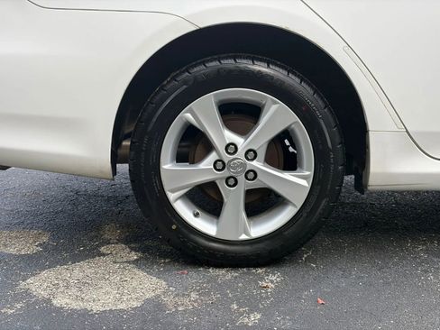 Used 2013 Toyota Corolla LE w/ Premium Pkg image 4