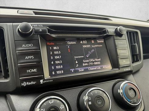 Used 2018 Toyota RAV4 LE image 19