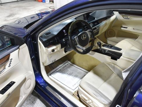 Used 2014 Lexus ES 350 w/ Premium Package FWD image 10