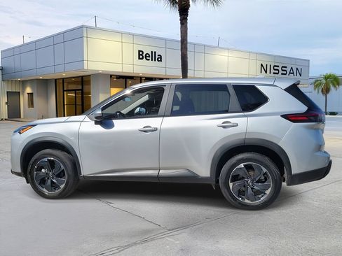 Certified 2025 Nissan Rogue SV FWD image 5