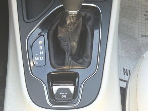 Used 2019 Jeep Cherokee Limited FWD image 35