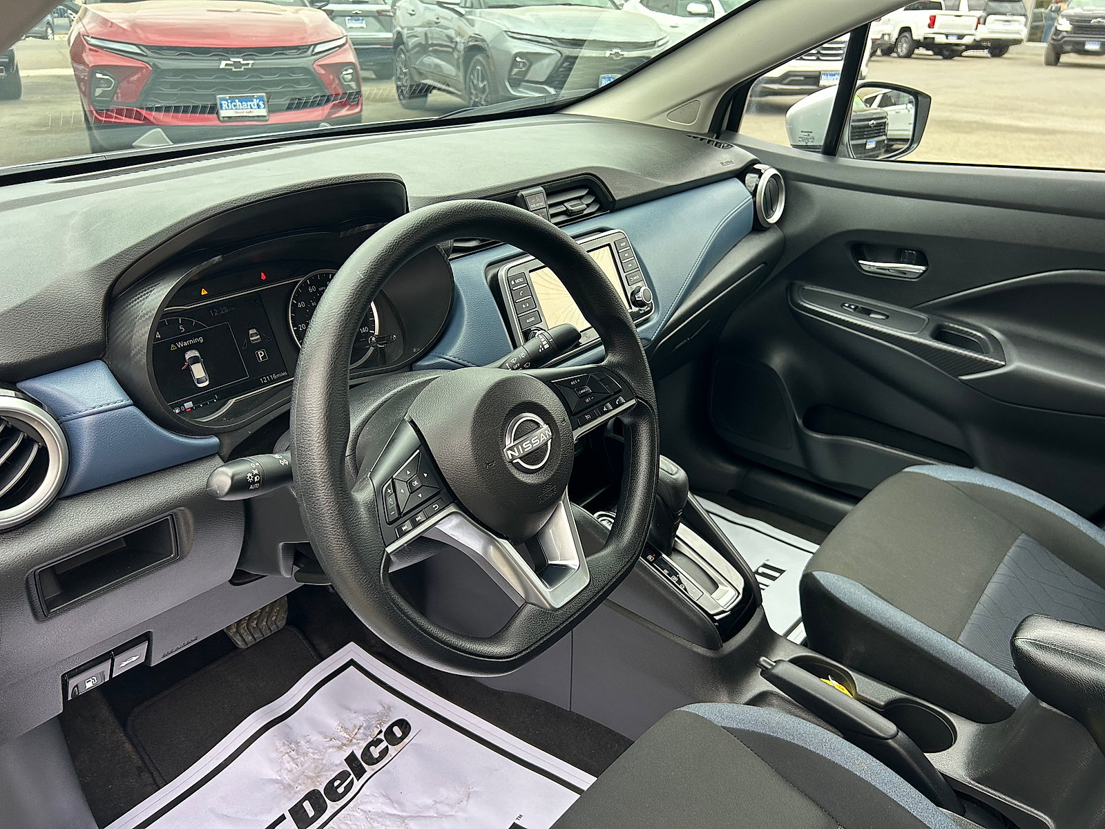 Used 2025 Nissan Versa SV FWD image 9