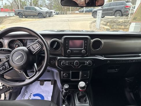 Used 2021 Jeep Wrangler Sport AWD/4WD image 12