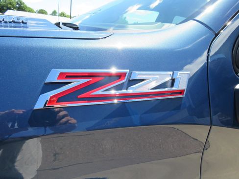 Used 2024 Chevrolet Silverado 1500 LTZ AWD/4WD image 4