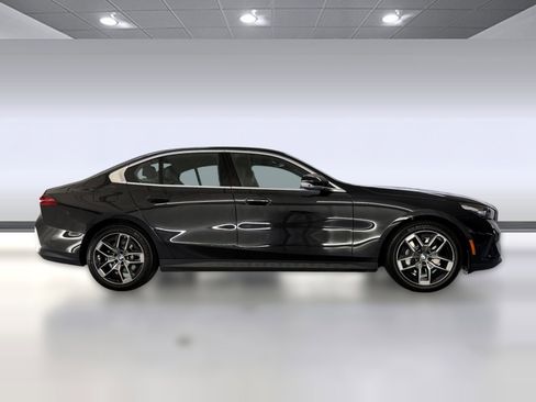 Used 2026 BMW 530i w/ Premium Package image 7