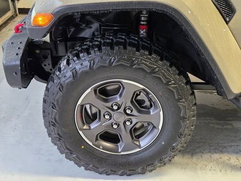 Used 2020 Jeep Gladiator Rubicon AWD/4WD image 18