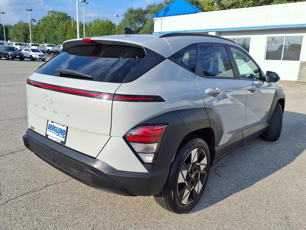 Used 2024 Hyundai Kona SEL FWD image 4