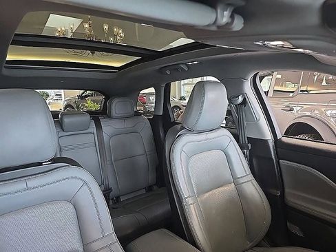 Used 2022 Lincoln Corsair Standard w/ Premium Package image 40