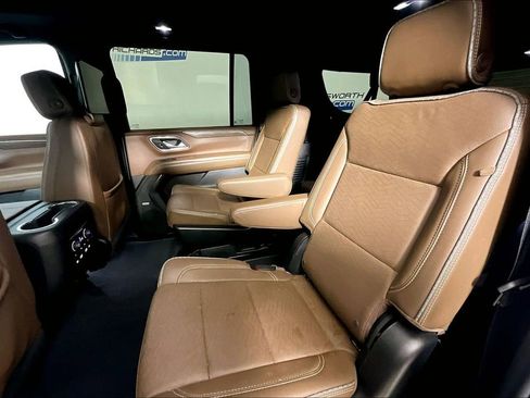 Used 2023 Chevrolet Suburban High Country AWD/4WD image 21