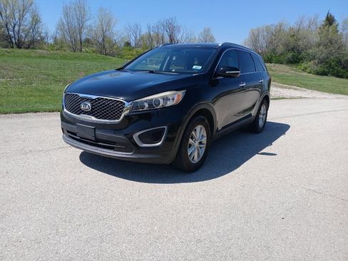 Used 2016 Kia Sorento LX w/ LX Convenience Package image 2