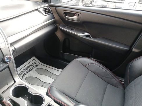 Used 2017 Toyota Camry SE image 22