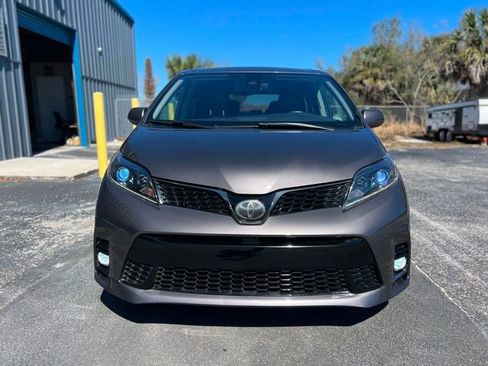 Used 2019 Toyota Sienna SE Premium image 65
