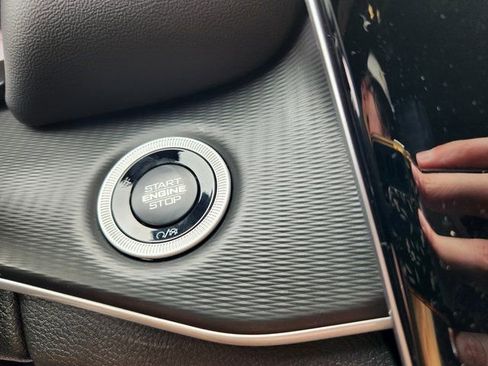 New 2025 Jeep Grand Cherokee Laredo X w/ Luxury Tech Group I AWD/4WD image 19