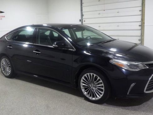 Used 2017 Toyota Avalon Limited w/ Carpet Mat Package FWD image 5