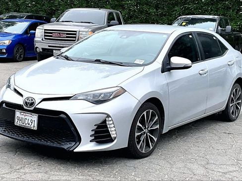 Used 2017 Toyota Corolla SE FWD image 3