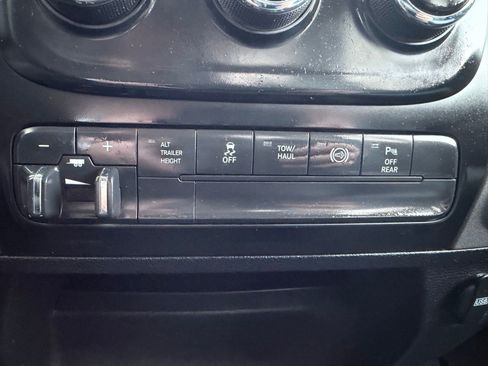 Used 2017 RAM 3500 Tradesman w/ Chrome Appearance Group image 22