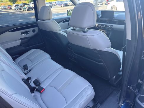 Used 2023 Honda Pilot Touring image 32