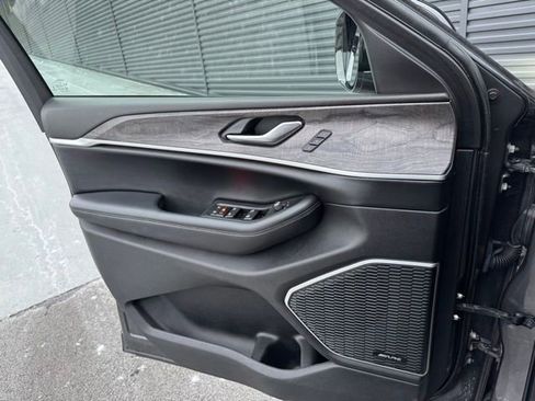 Used 2021 Jeep Grand Cherokee L Limited image 13