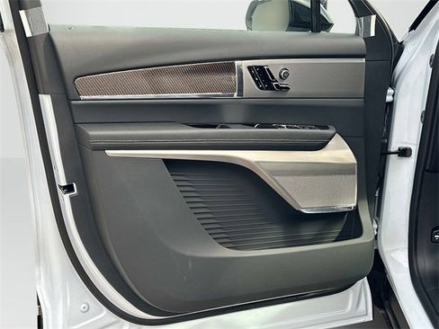 New 2026 Cadillac Vistiq Luxury w/ LPO, Floor Liner Package image 8