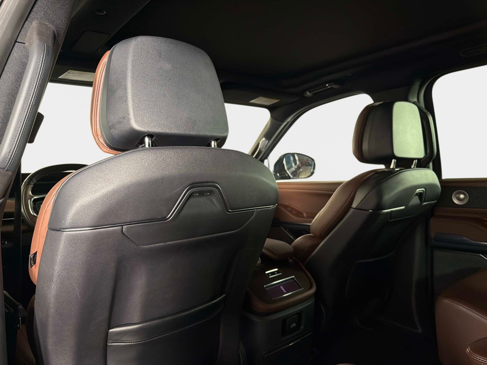 Used 2025 Lincoln Navigator Reserve AWD/4WD image 36